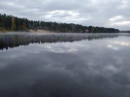 Aamuinen kuva Roslivo-joelta ( A fresh morning in lake Roslivo )