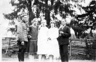 Toini Vahvelaisen rippijuhla 1931
